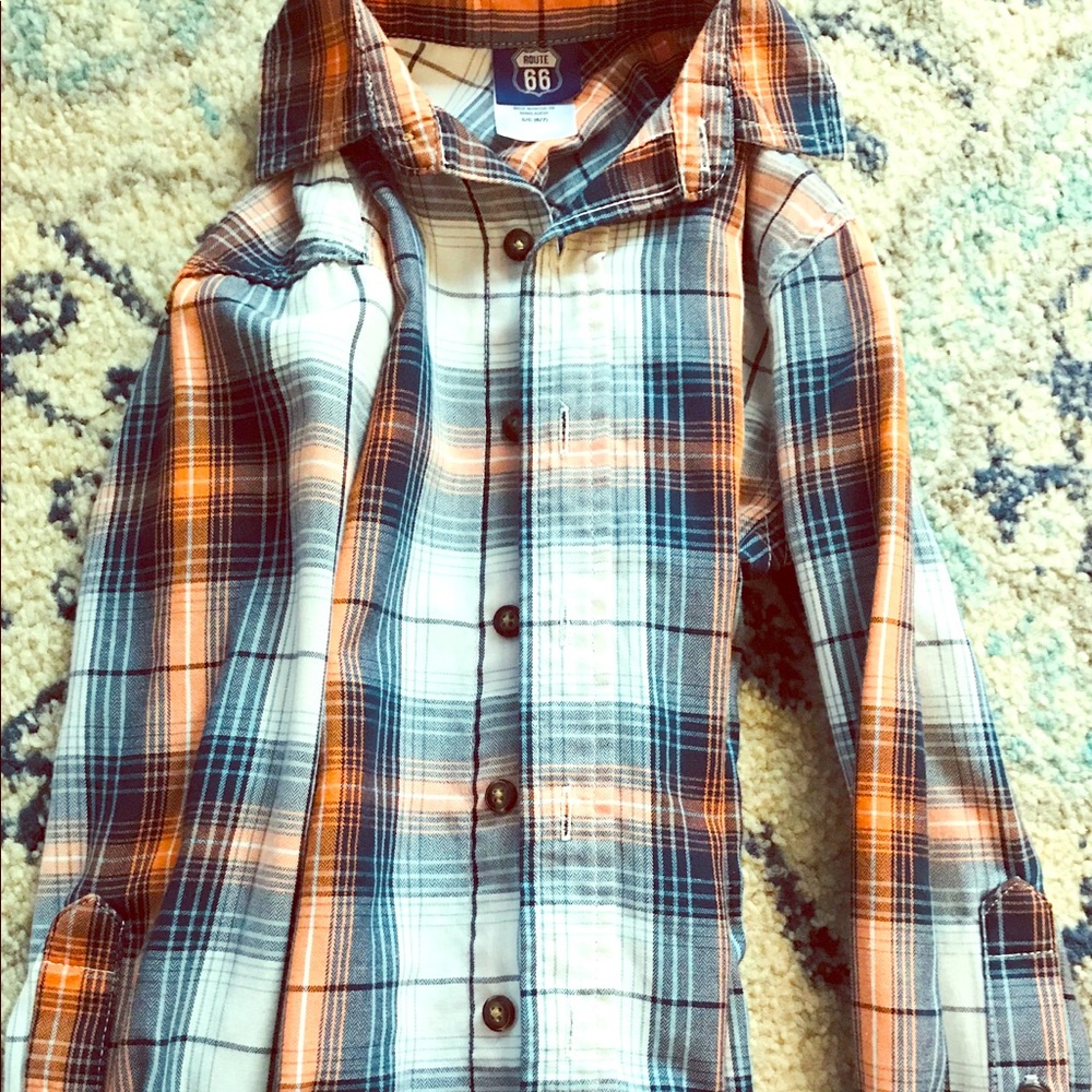 Long sleeve gently worn plaid shirt